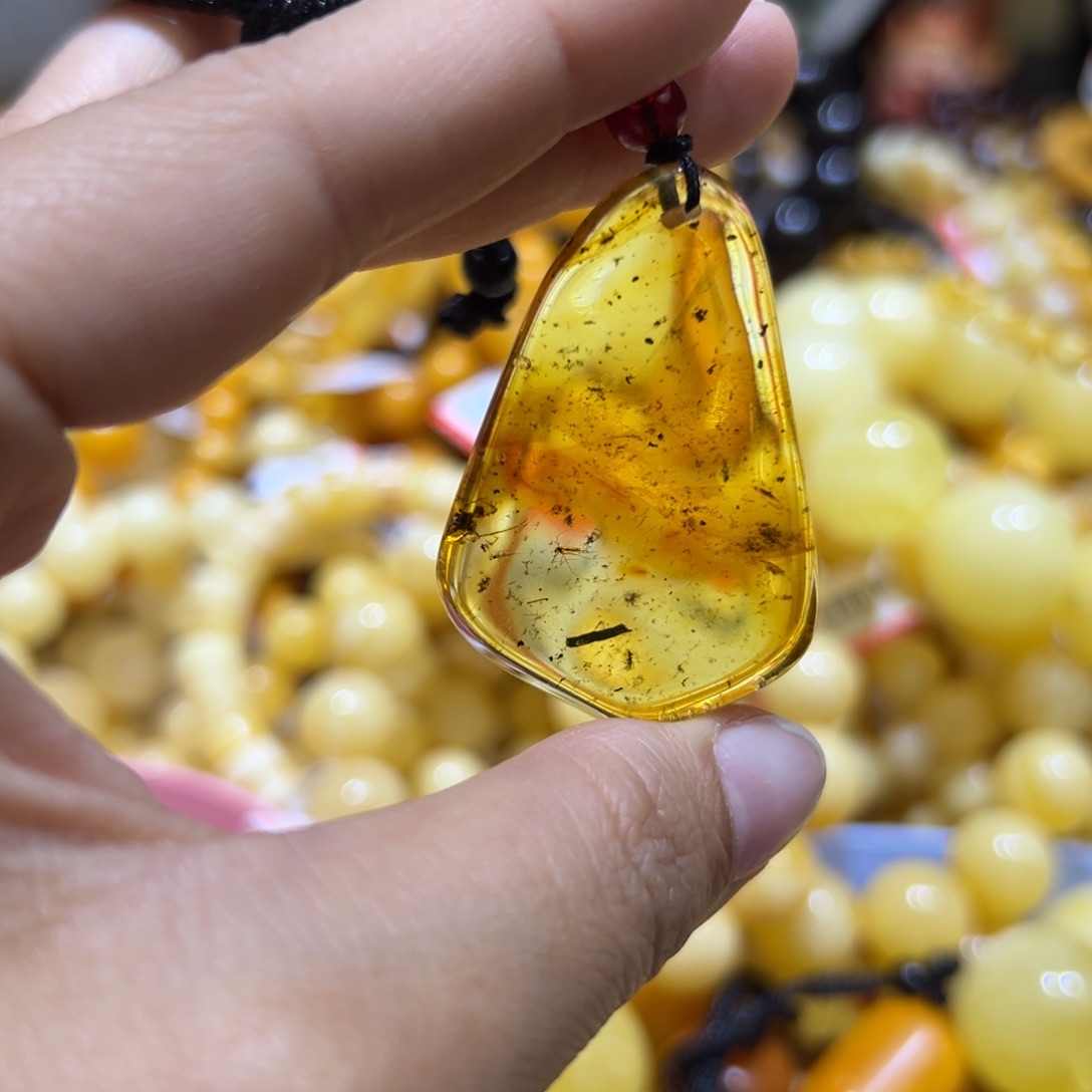 琥珀珠宝奇石未镶嵌