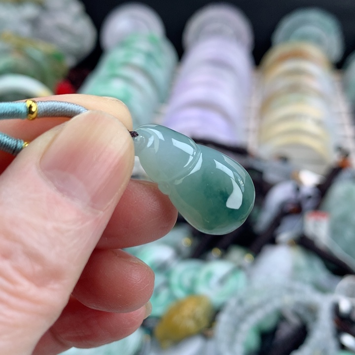 翡翠颈饰未镶嵌吊坠