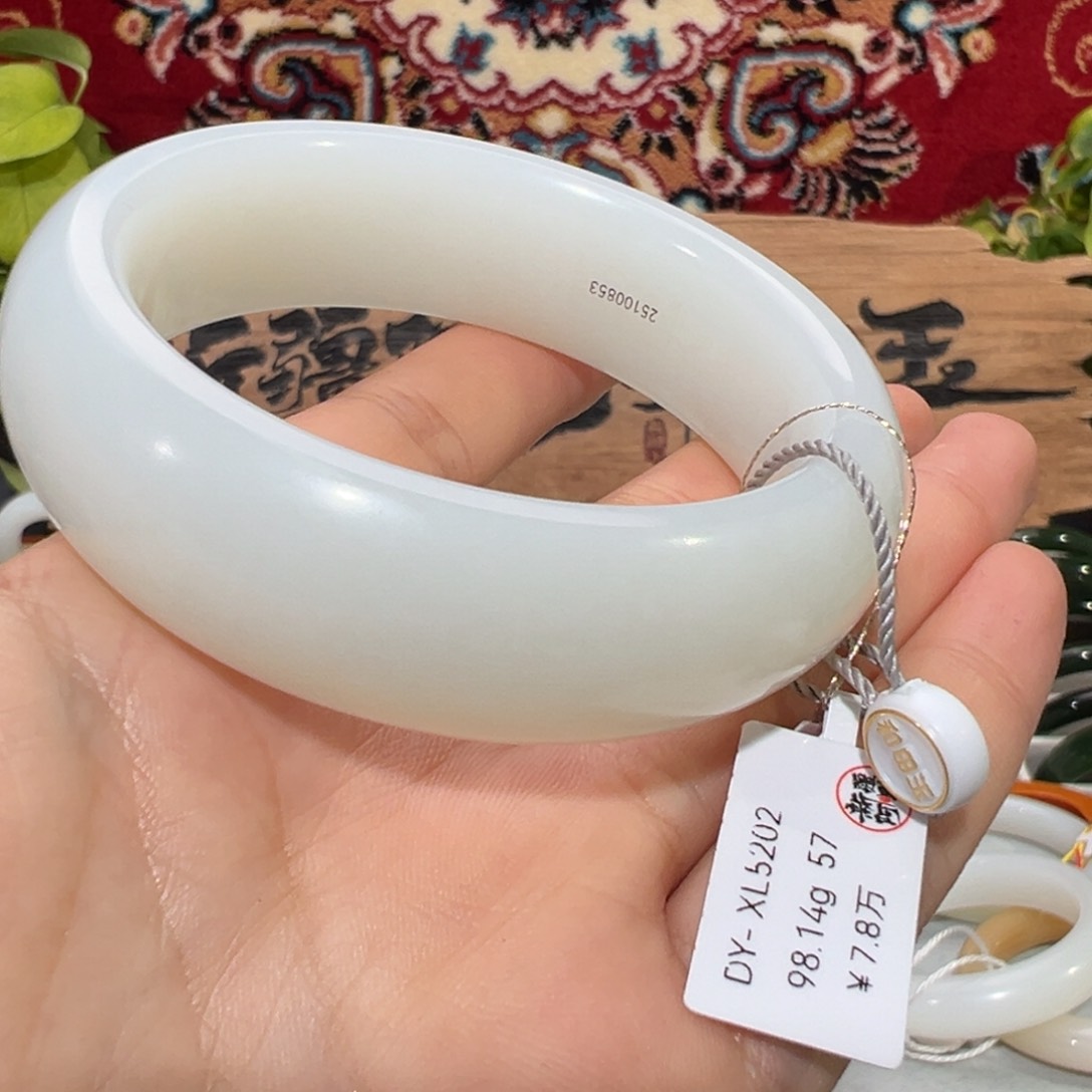 未镶嵌手镯和田玉