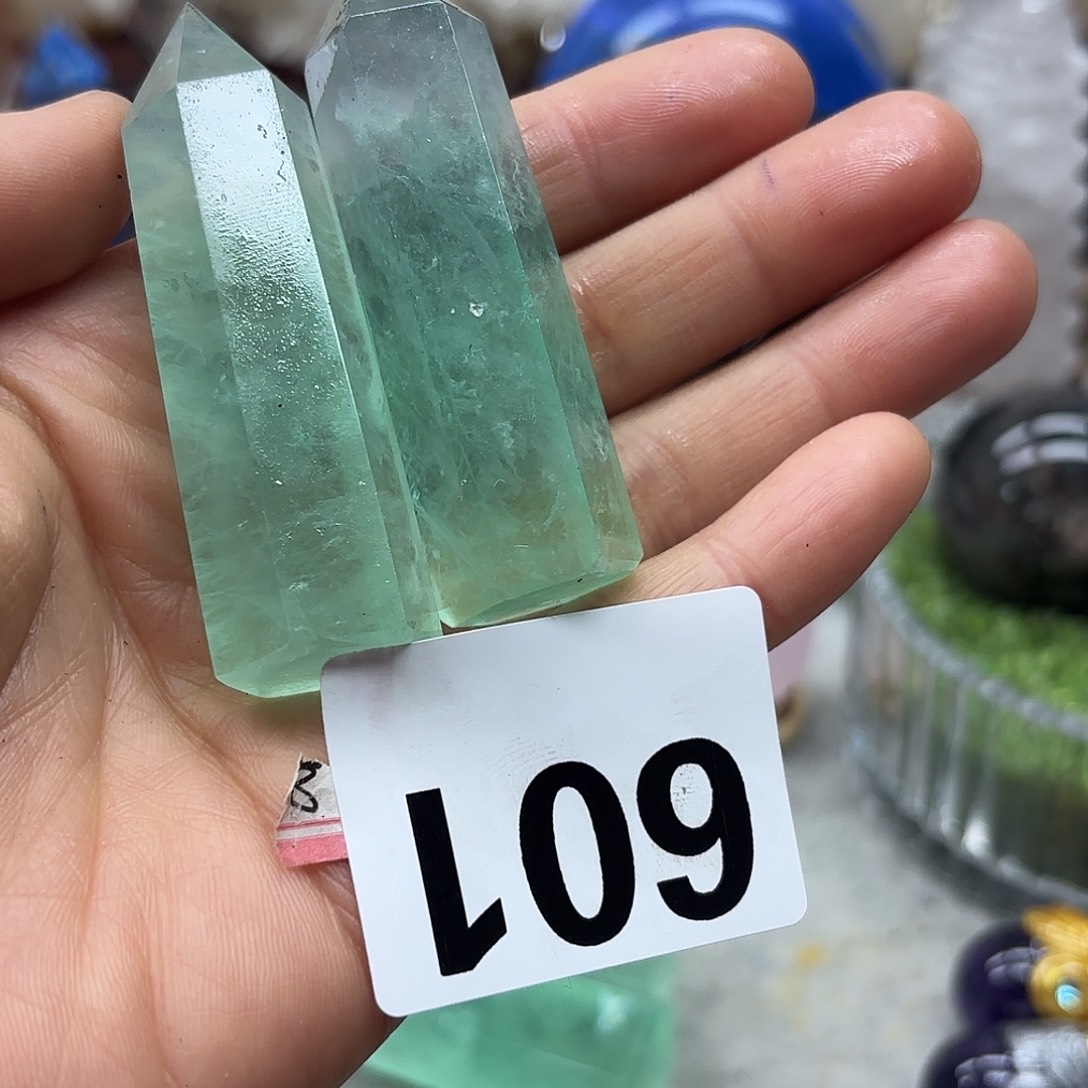 未镶嵌水晶大型摆件（非配饰）2颗