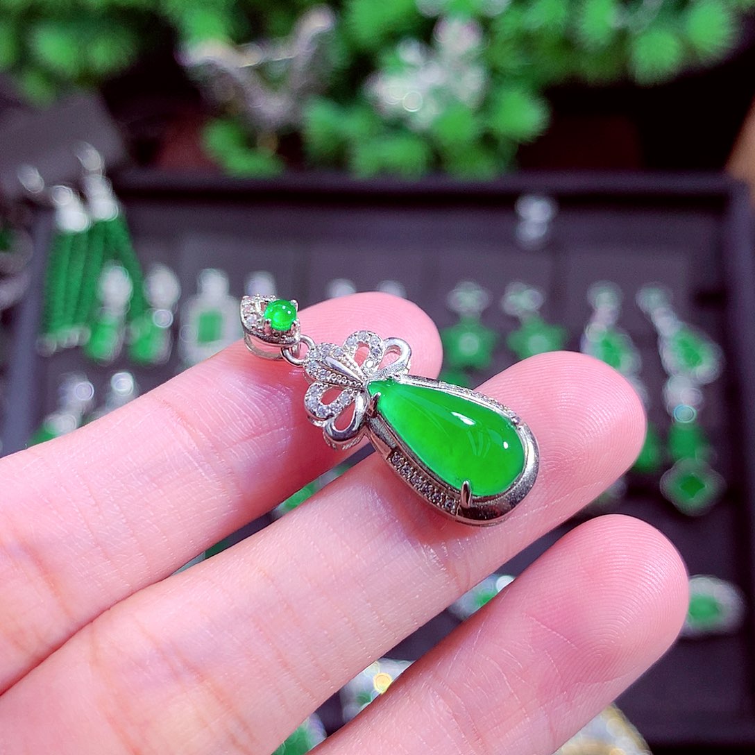 颈饰未镶嵌翡翠天然