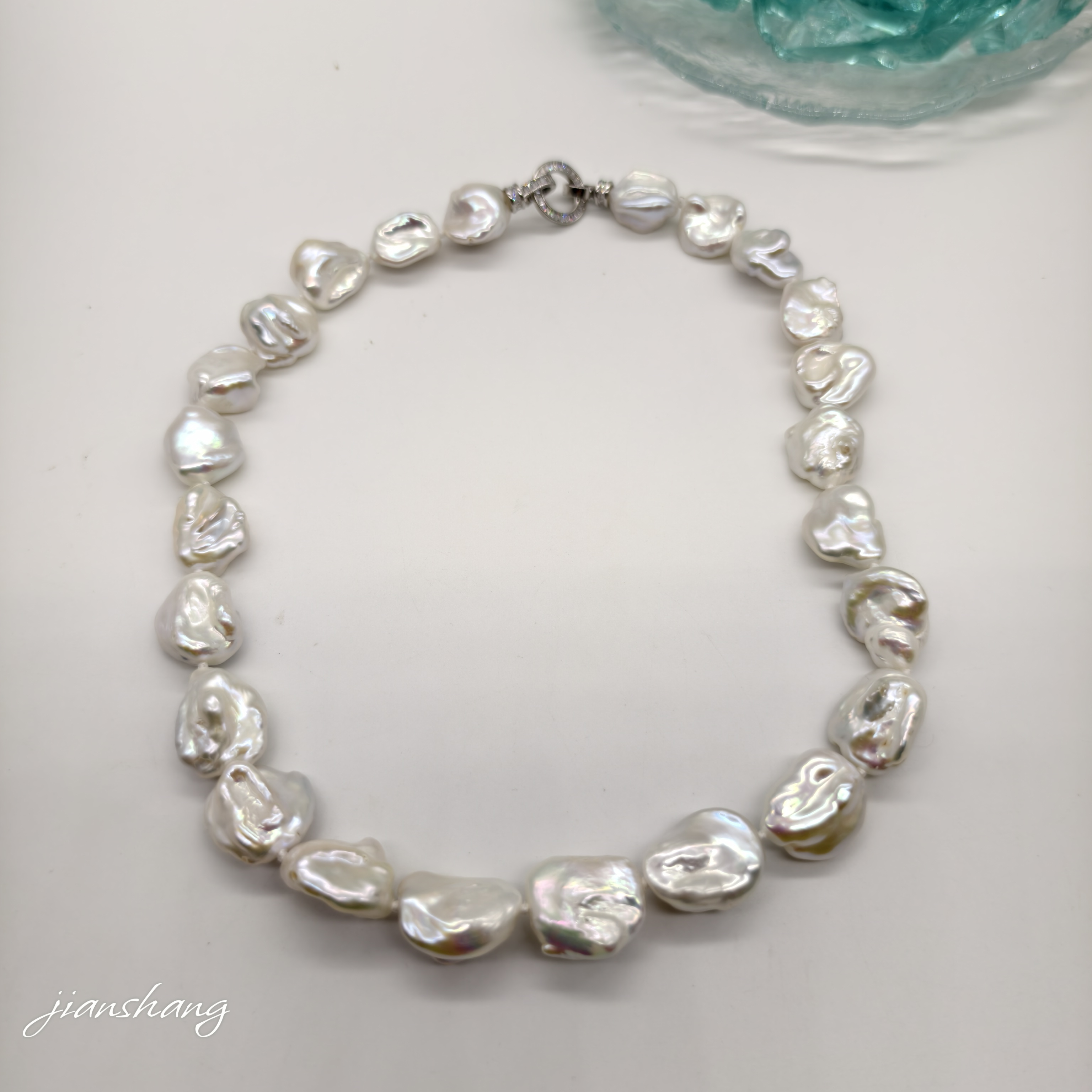 简约时尚淡水珍珠项链 炫彩大花瓣 （大小不一 多样性发货一件）