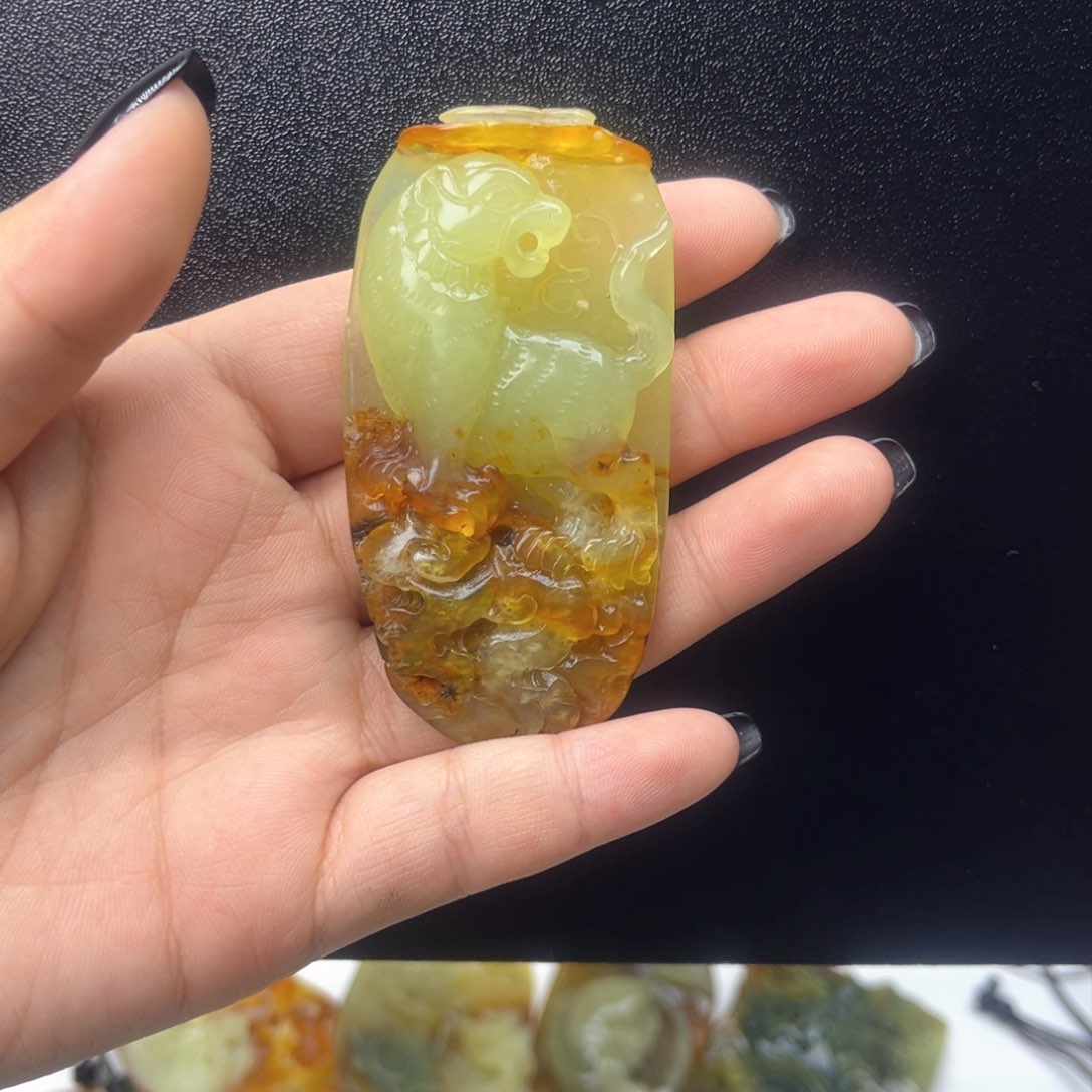 蛇纹石玉颈饰未镶嵌