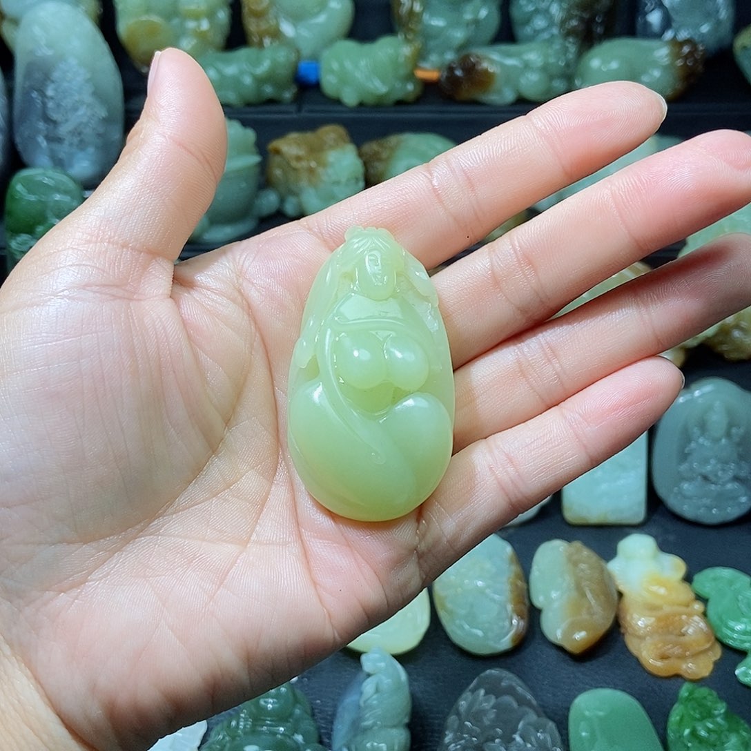 和田玉未镶嵌颈饰青***然