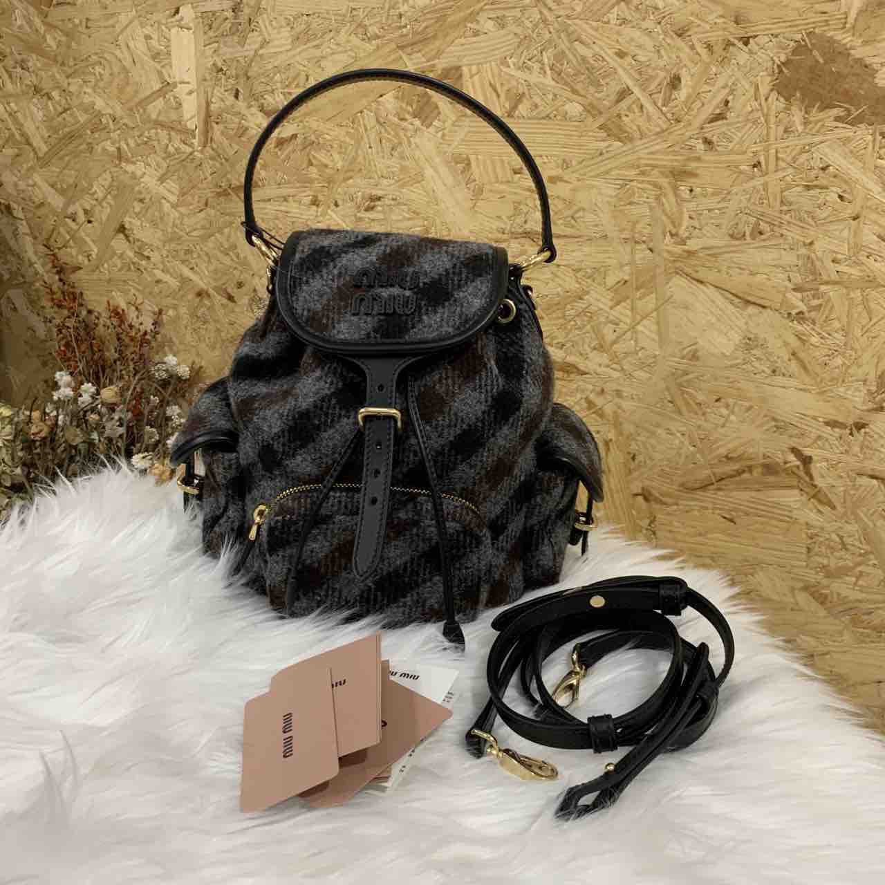 99新 MIU MIU/缪缪 Miumiu灰色毛呢格纹双肩包 US5113020