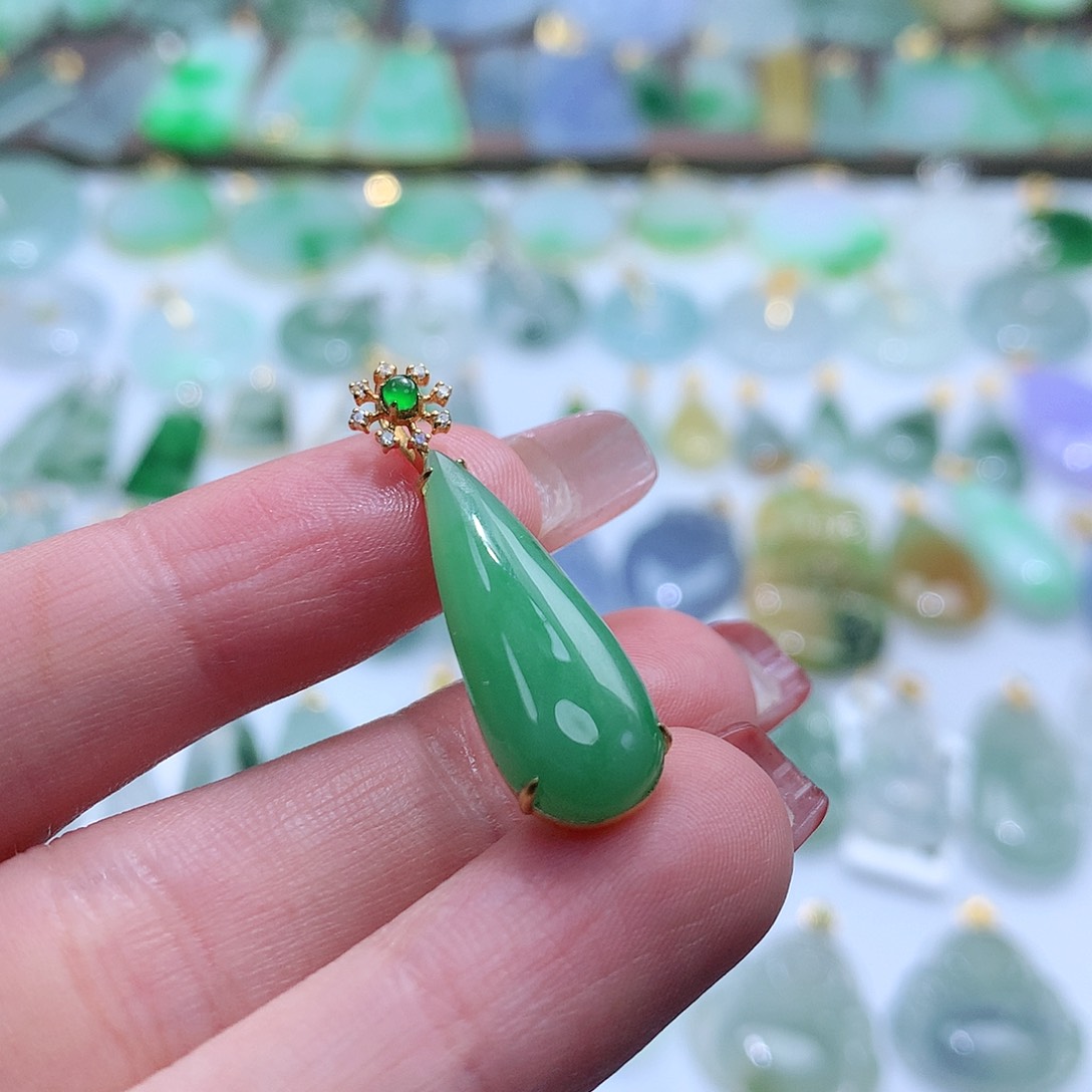 翡翠颈饰未镶嵌翡翠