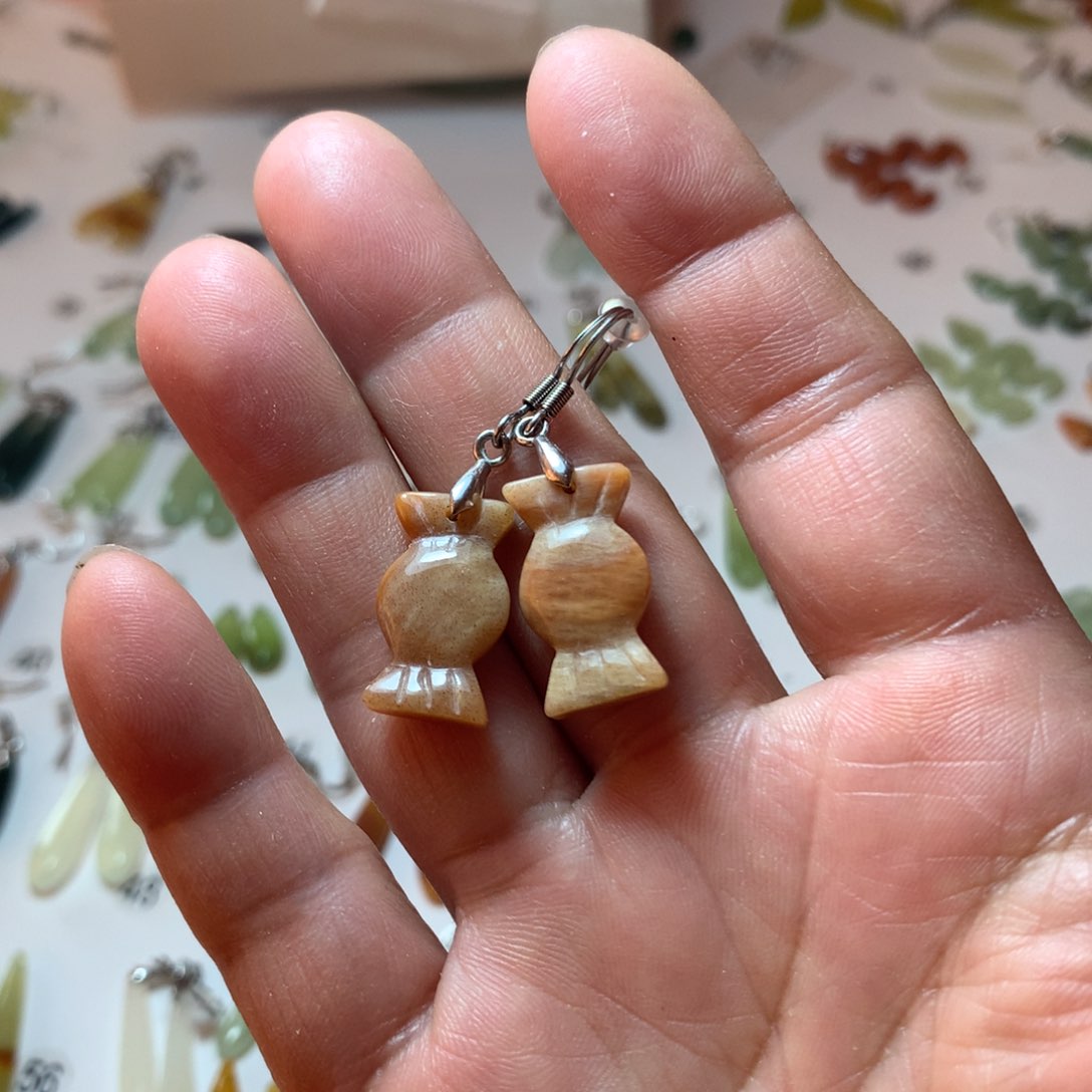 蛇纹石玉耳饰未镶嵌