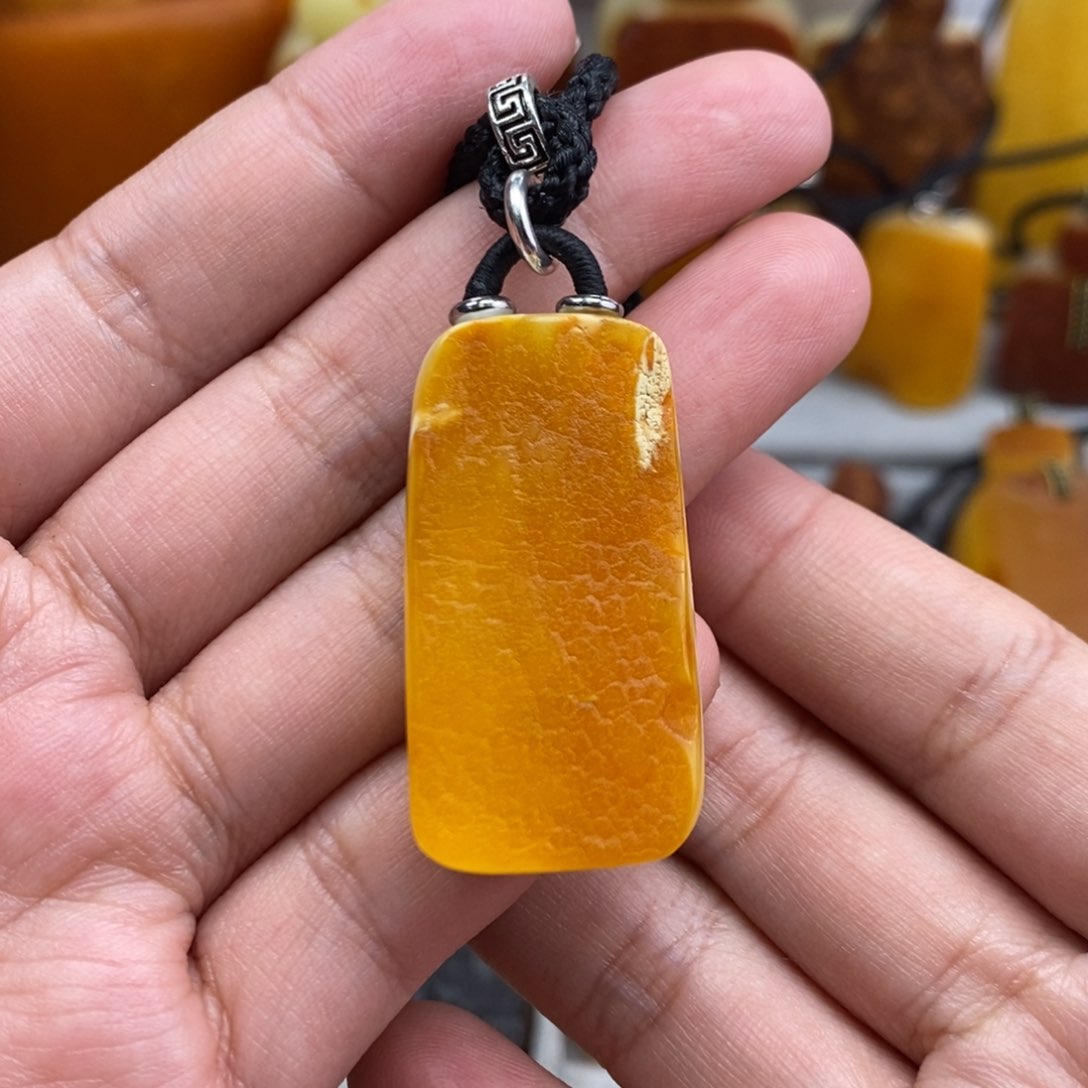 琥珀吊坠(赠链)未镶嵌