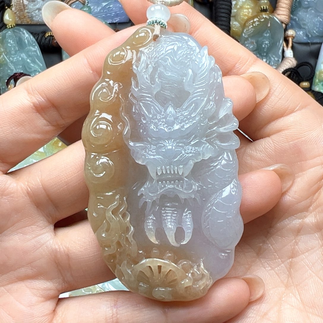 翡翠颈饰未镶嵌龙