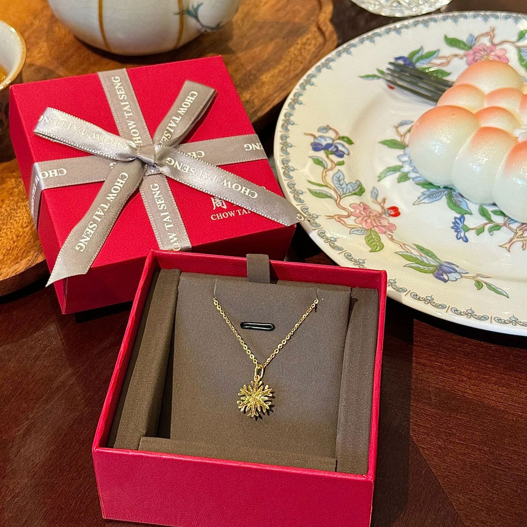 周大生足金纯黄金雪花吊坠精致时尚百搭女孩生日礼物