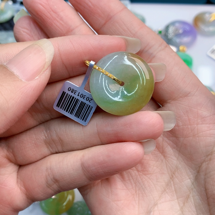 翡翠颈饰18K金镶嵌天然翡翠