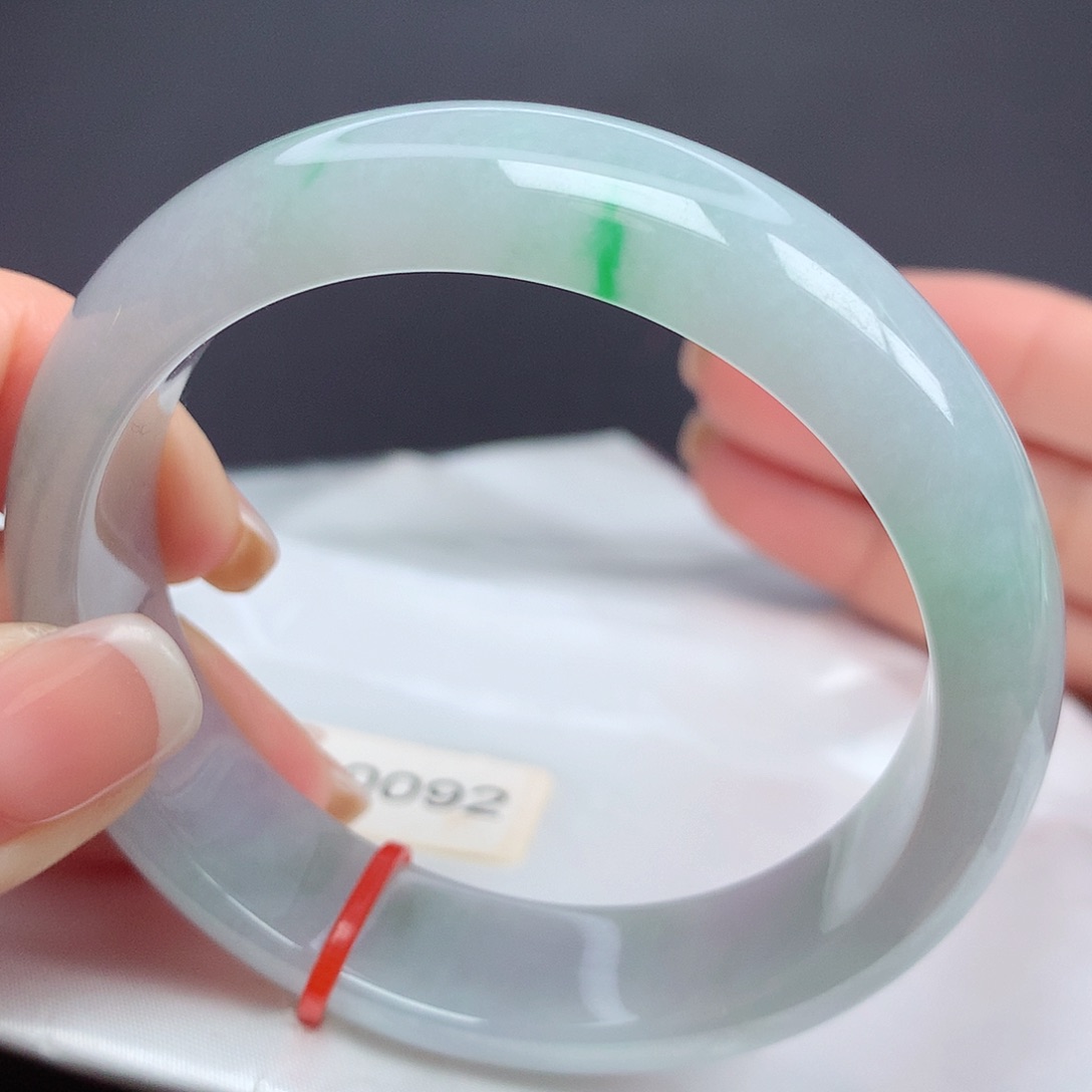 翡翠手镯未镶嵌54圈口