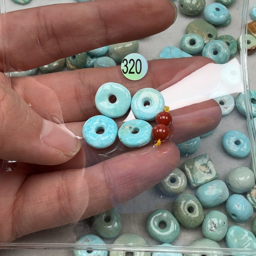 南红玛瑙未镶嵌珠宝奇石