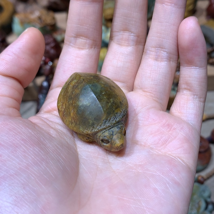 未镶嵌岫岩河磨玉（透闪石质玉）挂件