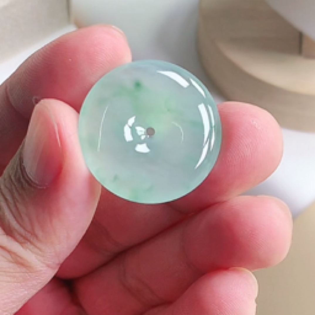 缅甸天然翡翠吊坠