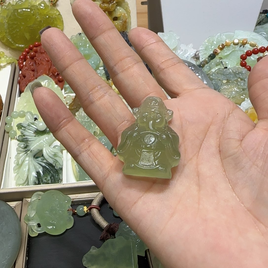 未镶嵌蛇纹石玉吊坠吃**福