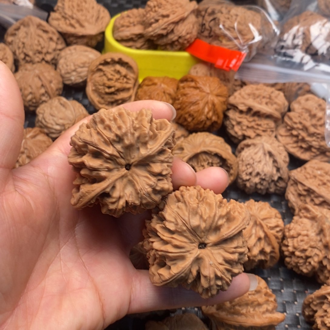 吊坠桃核看*文玩核桃