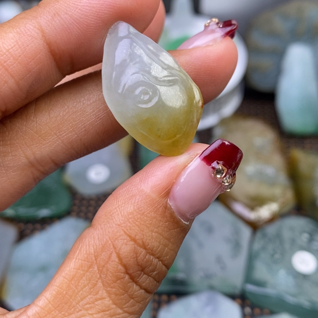 翡翠颈饰未镶嵌金**舍翡翠