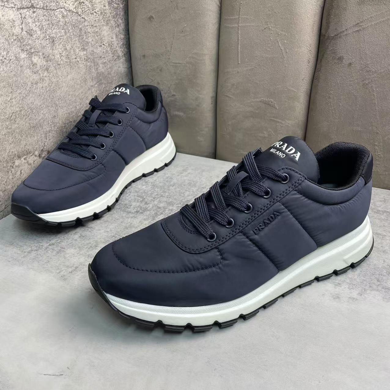 未使用 Prada/普拉达 藏蓝色帆布网纱舒适透气运动鞋 42/43码