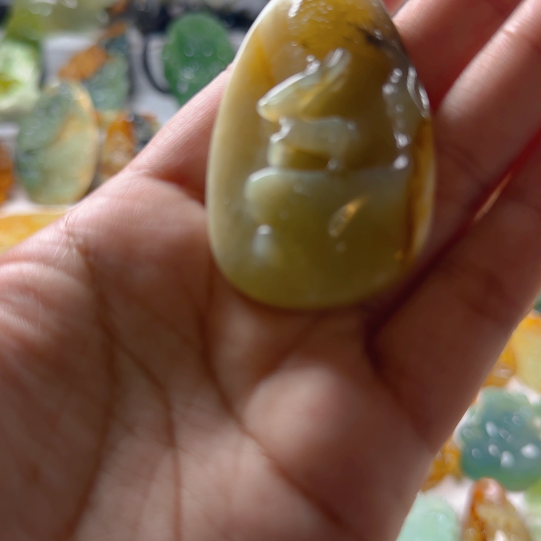 蛇纹石玉颈饰未镶嵌
