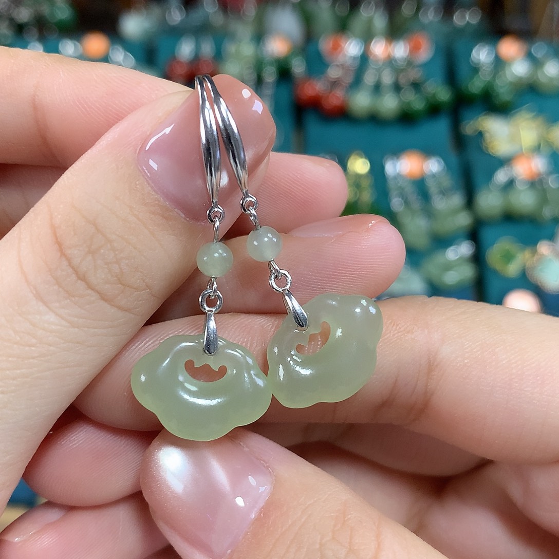 和田玉银S925镶嵌耳饰如意卡16左右