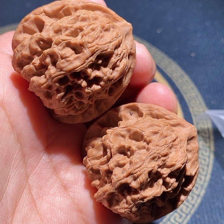 【闪购商品】文玩核桃吊坠梨木台