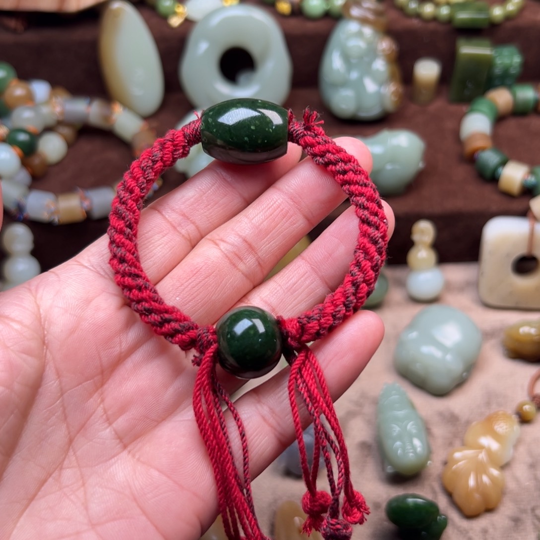 时***走和田玉未镶嵌颈饰