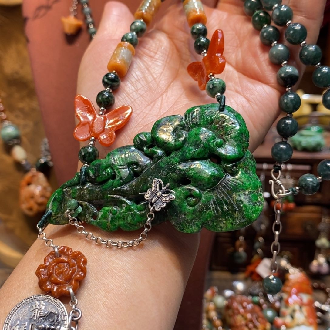 翡翠吊坠(赠链)未镶嵌