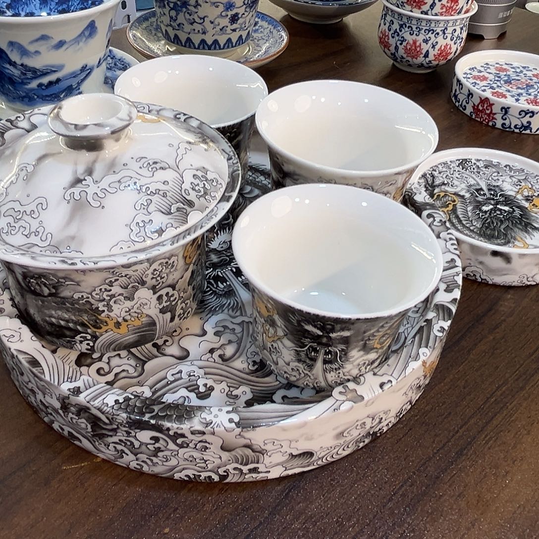 这个人很懒，除了美貌与智慧什么都没留下。