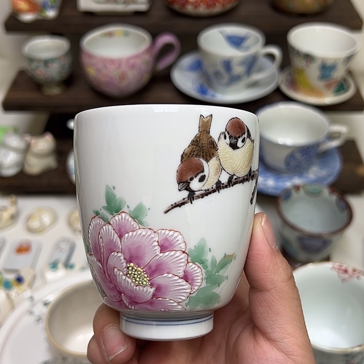 陶中村陶志人 手握杯 