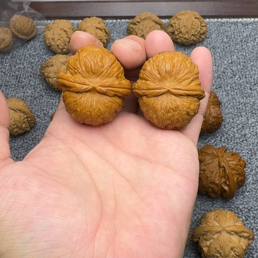 文玩核桃吊坠42尺，元宝