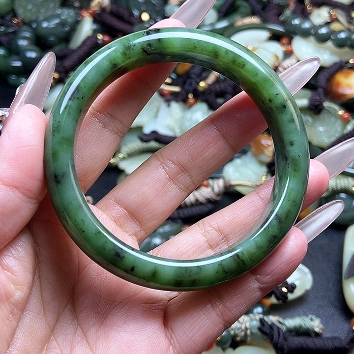 和田玉颈饰足铂镶嵌58