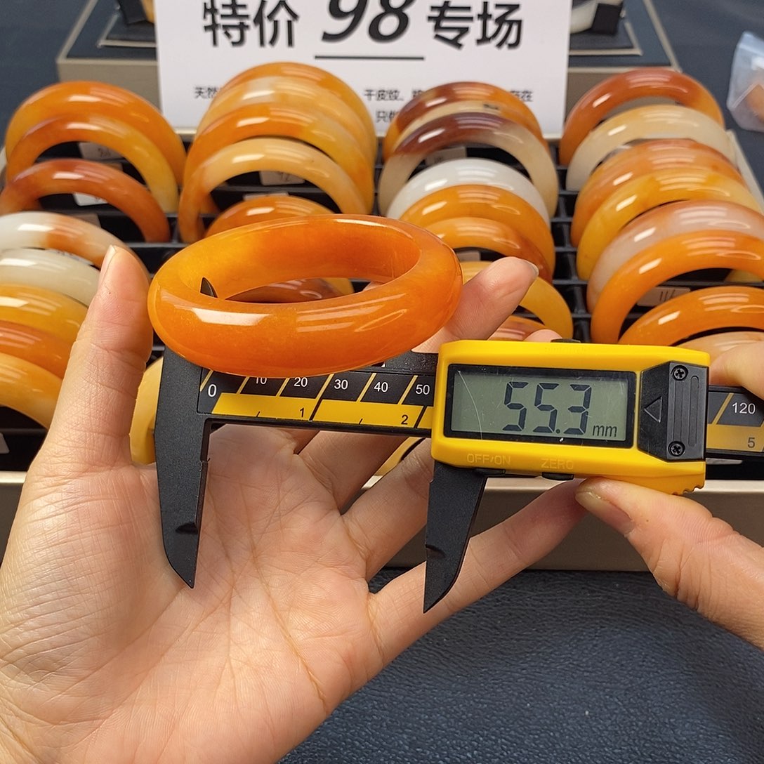 未镶嵌石英质玉（黄龙玉）手镯120号茄子山金沙老油红如血黄龙