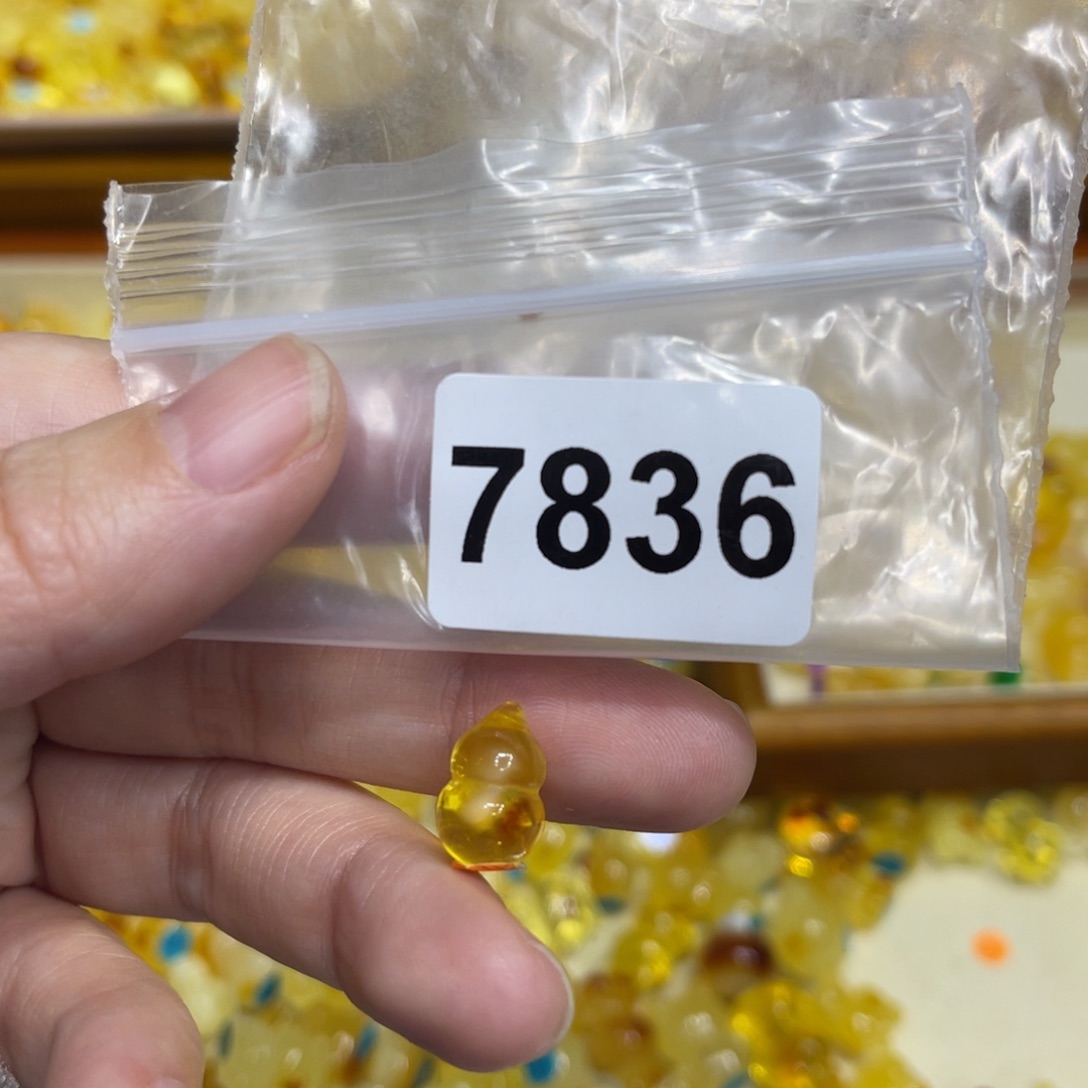 琥珀珠宝奇石未镶嵌