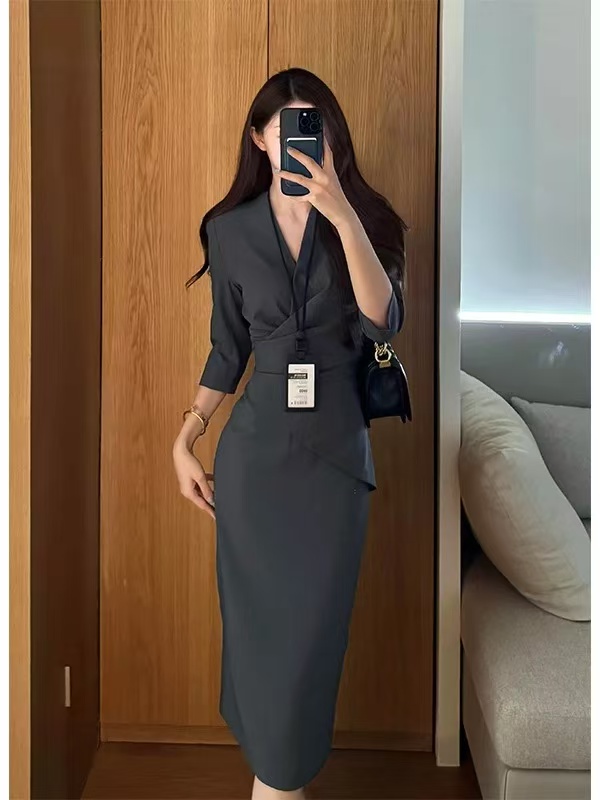 【小稳专属】早秋新款大码V领显瘦长袖职业轻熟优雅时尚高腰连衣裙