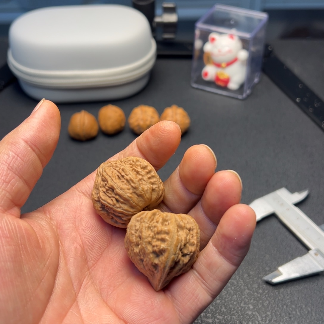 ****文玩核桃把件三棱