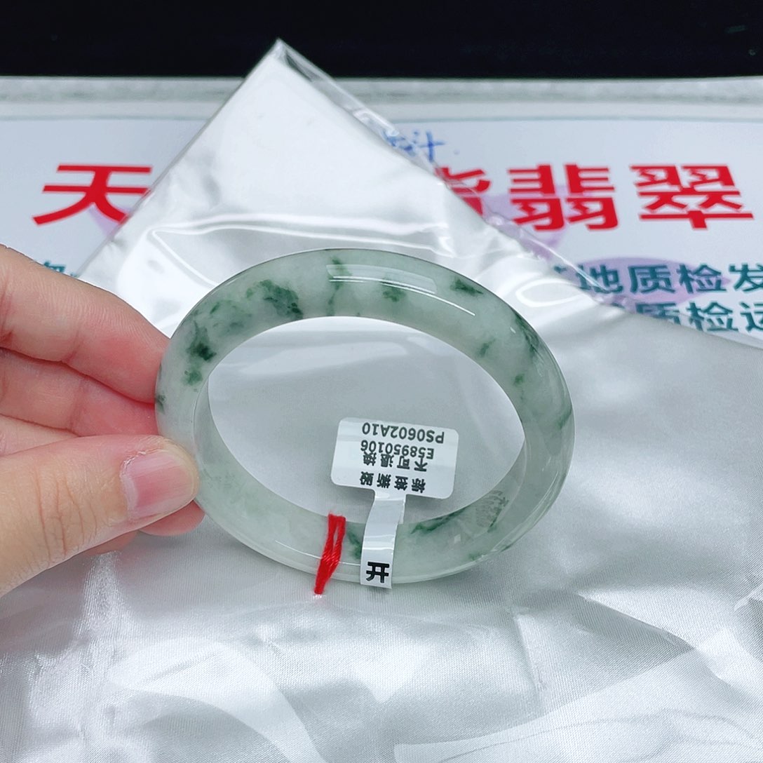 翡翠手镯未镶嵌正58.3