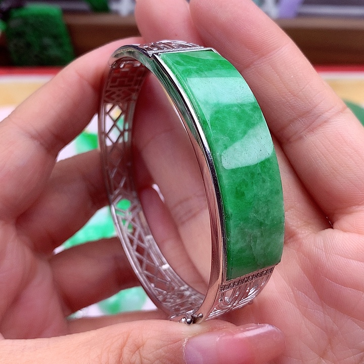 翡翠颈饰银S925镶嵌翡翠