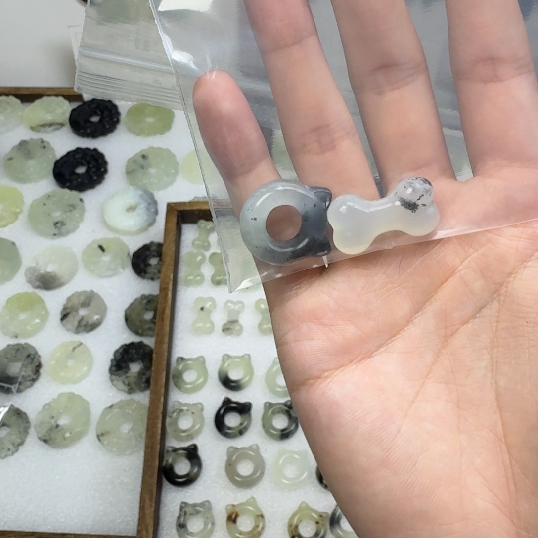 阴****蛇纹石玉未镶嵌吊坠