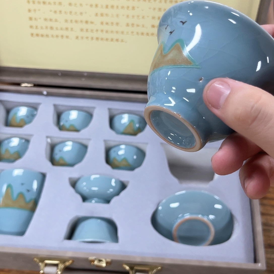 孤品茶具套装等。         