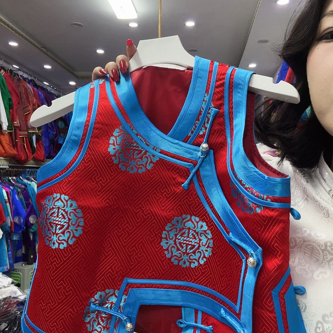 红色蓝边男童马夹6岁