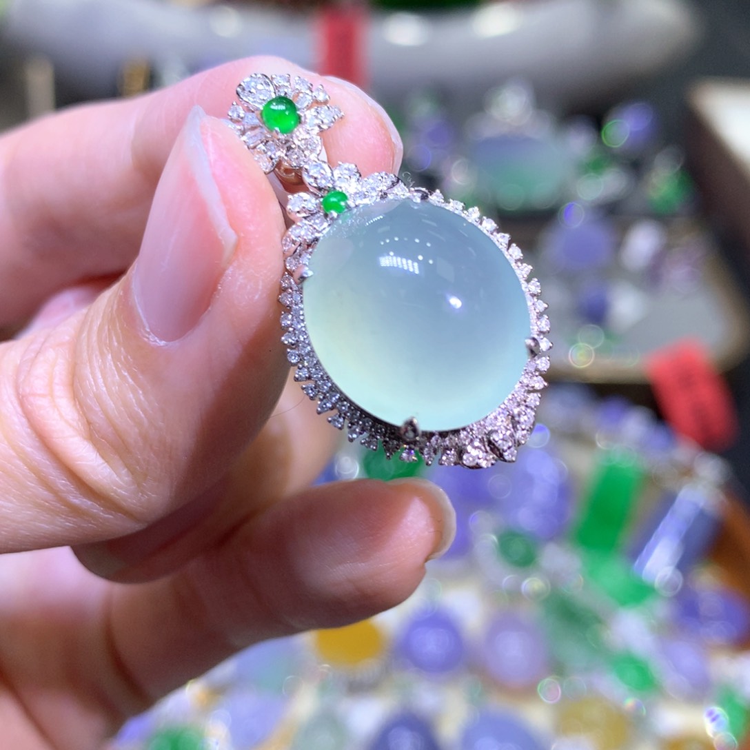 【闪购商品】翡翠颈饰18K金镶嵌翡翠吊坠项链