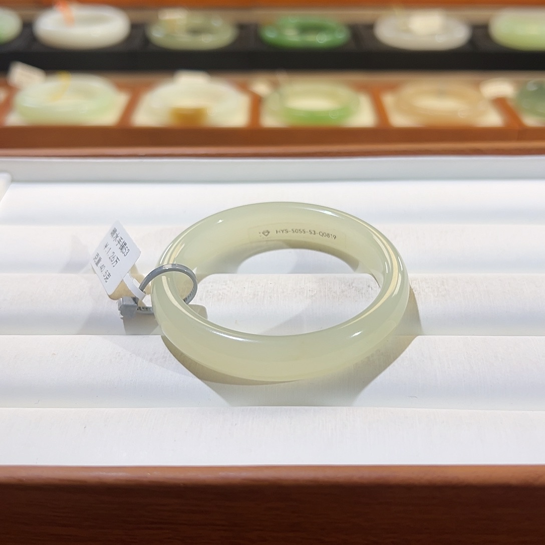 和田玉手镯未镶嵌喜**洋