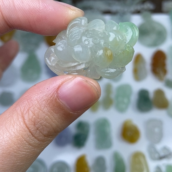 定制翡翠未镶嵌莲花