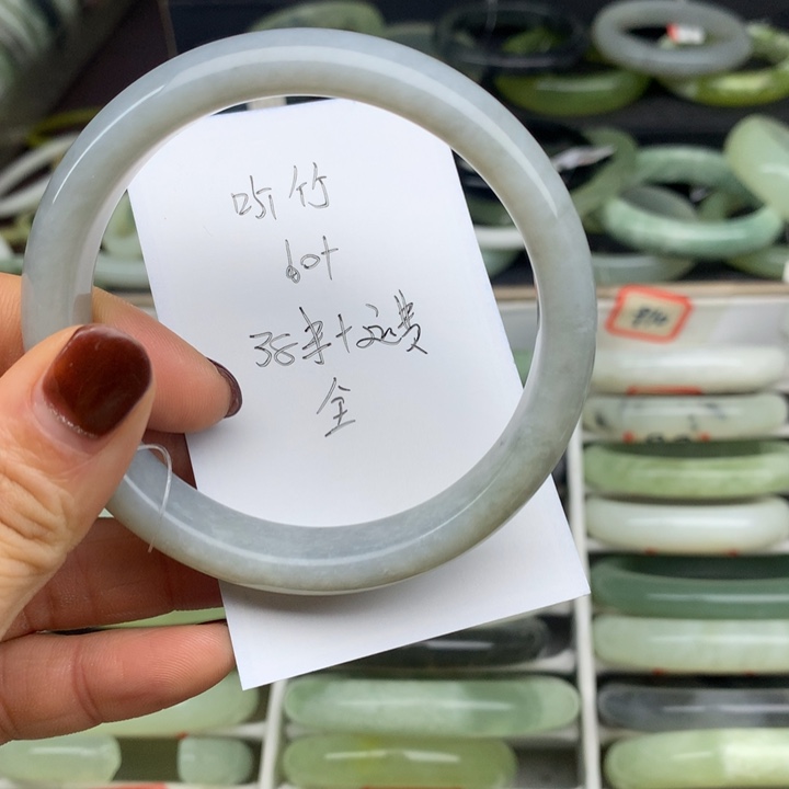 听***竹蛇纹石玉未镶嵌手镯