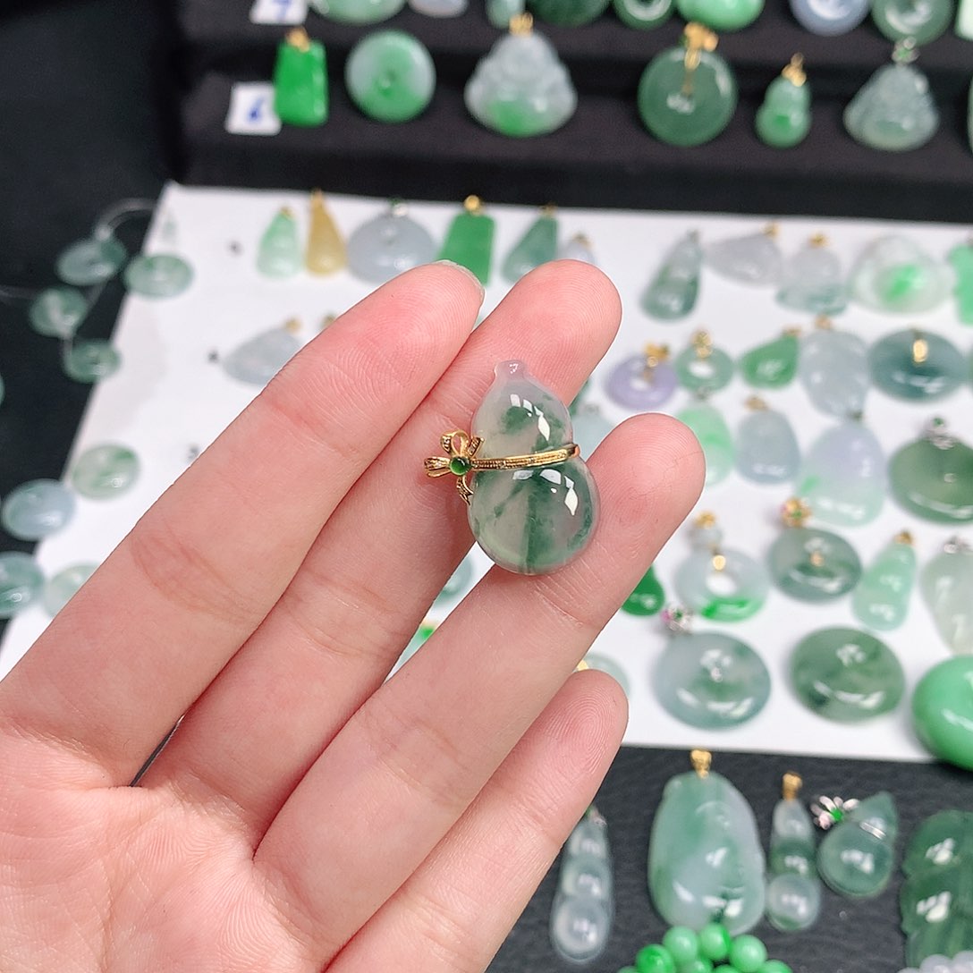 翡翠颈饰未镶嵌李*翡翠