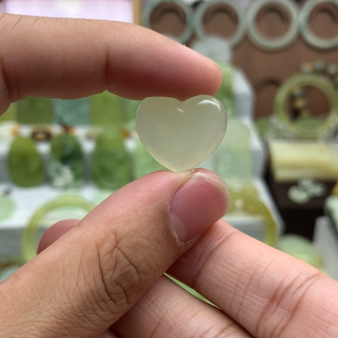 岫玉未镶嵌吊坠(不含链)