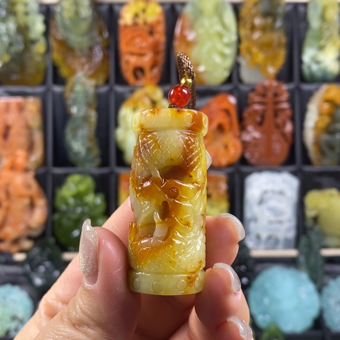 蛇纹石玉颈饰合金