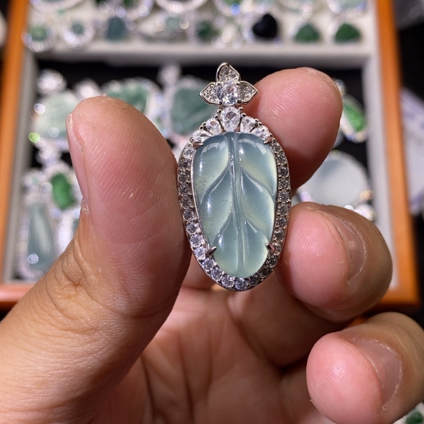 【闪购商品】翡翠颈饰未镶嵌天然