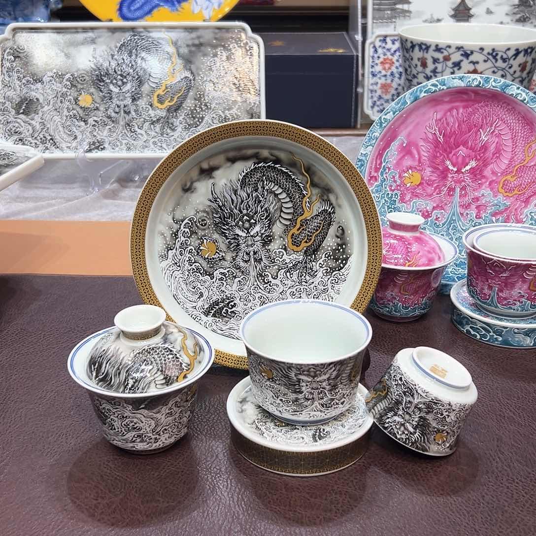 摆件景德镇陶瓷研究所工作的